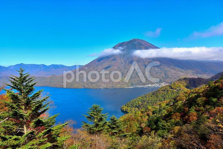 秋の中禅寺湖（栃木日光） 秋,紅葉,湖の写真素材