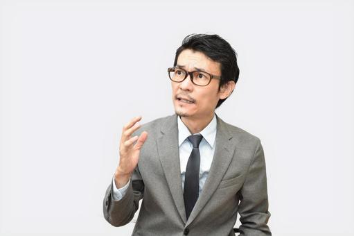 危機感を覚えるビジネスマン 危機感を覚えるビジネスマン ビジネスマン,心配,危機感の写真素材