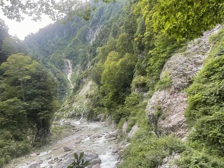 険しい山道 険しい,山道,自然の写真素材