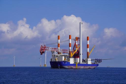 クレーン船 工事,風力発電機,エコの写真素材