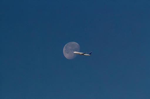 Silhouette of an airplane flying across the moon, JPG Silhouette of an airplane flying across the moon, JPG