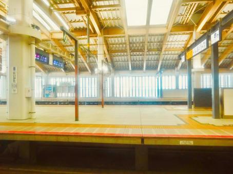 新潟駅のホーム 新潟駅のホーム 駅,駅舎,ホームの写真素材