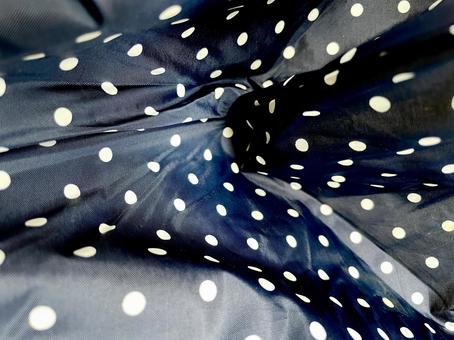 白黒の水玉模様の布 白黒の水玉模様の布 布,黒,水玉模様の写真素材