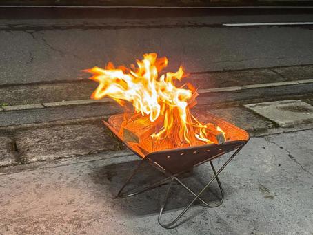 焚き火台 焚き火,キャンプ,キャンプファイヤーの写真素材