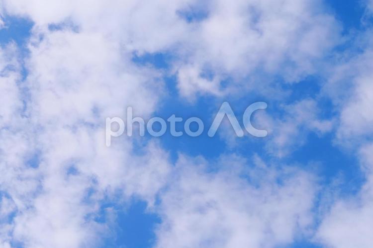 鮮やかな青空と白い雲 青空,雲,空の写真素材