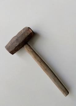古いハンマーの写真