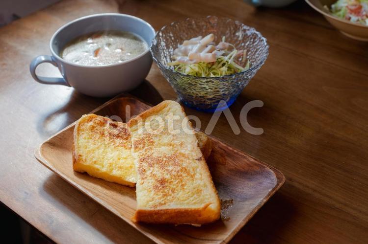フレンチトーストとスープの朝食セット 朝食,ブレックファースト,フレンチトーストの写真素材