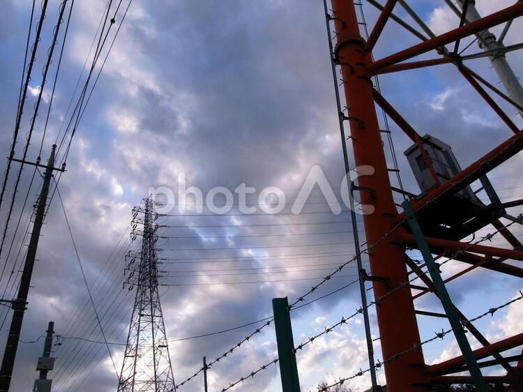 鉄塔がある風景 鉄塔,送電線,電線の写真素材