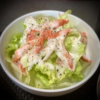 カニカマとレタスのサラダ 旦那飯,男の料理,手料理の写真素材