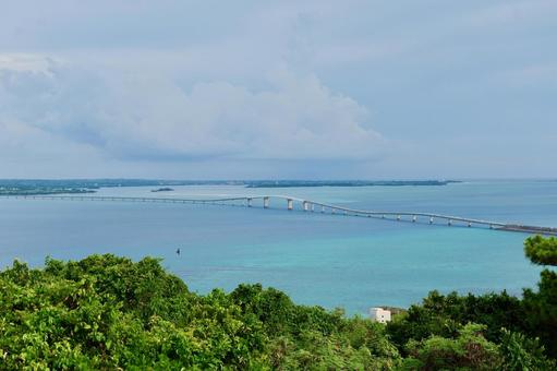 宮古島, 牧山展望台から見た伊良部大橋 宮古島, 牧山展望台から見た伊良部大橋 伊良部大橋,宮古島,牧山展望台の写真素材