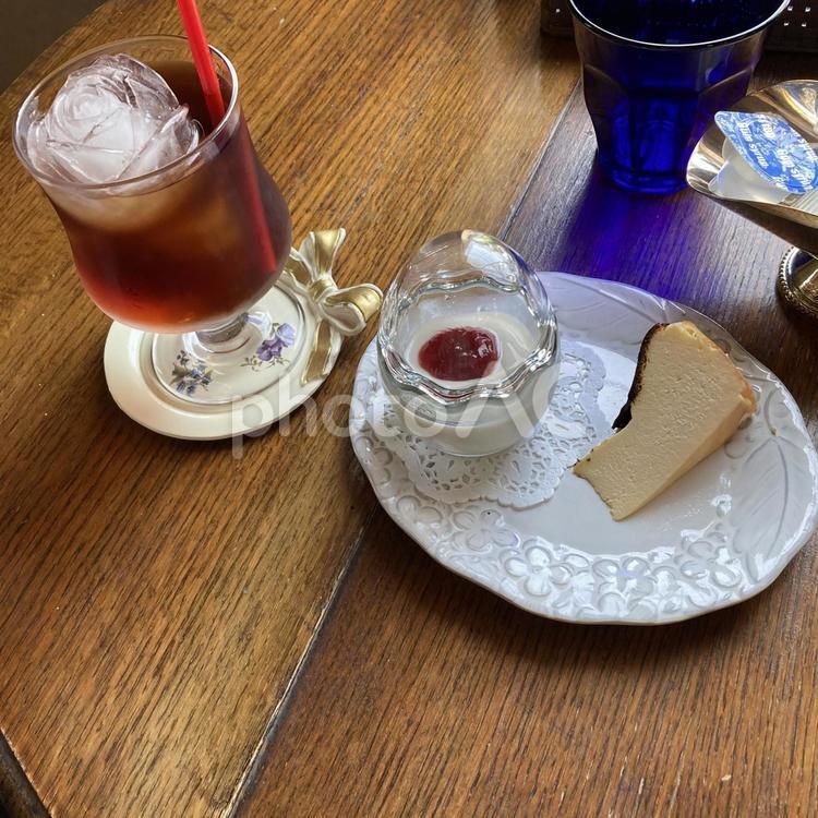 アールグレイティーとブランマンジェ ローズ,アイス,薔薇の写真素材