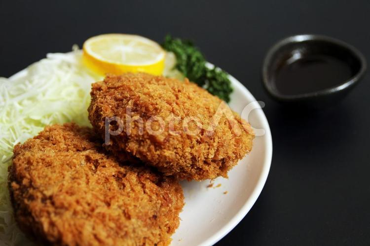 サクサクコロッケの定食 コロッケ,揚げ物,パン粉の写真素材