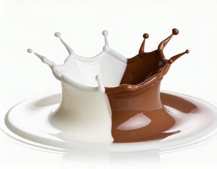 チョコレートミルクのミルククラウン チョコレートミルクのミルククラウンの写真