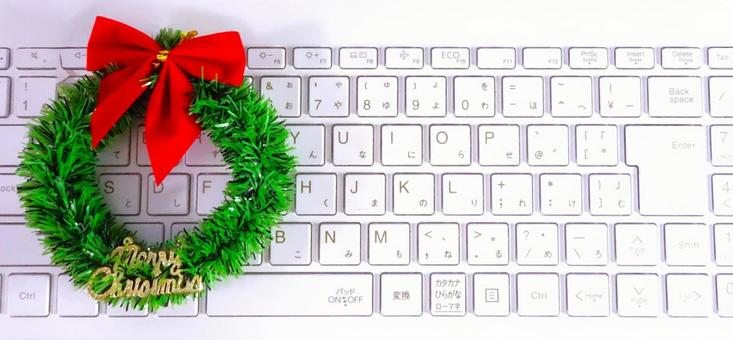 パソコン＆Xmasリース パソコン,キーボード,クリスマスの写真素材