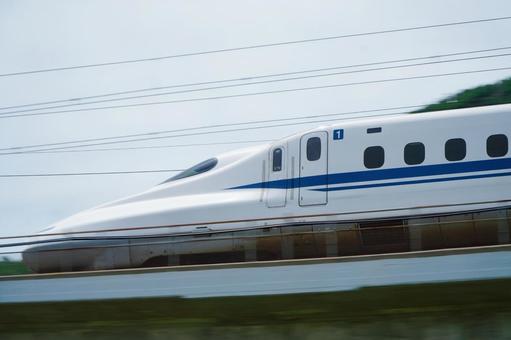 夏空と新幹線2 夏空と新幹線2 鉄道,jr,空の写真素材