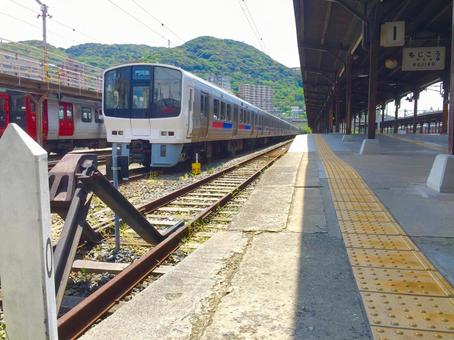 門司港駅に停車中の電車 福岡,福岡県,北九州の写真素材