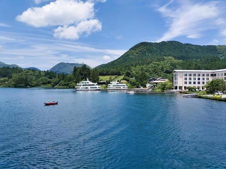 芦ノ湖海賊船にて箱根町港を眺める 芦ノ湖海賊船にて箱根町港を眺める 箱根町港,箱根遊船,箱根海賊船の写真素材
