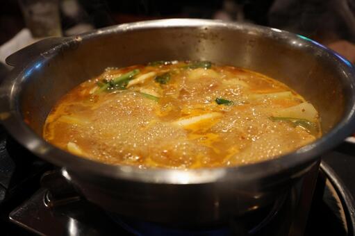 ぐつぐつ煮詰まったプデチゲ 韓国料理,キムチ,プデチゲの写真素材