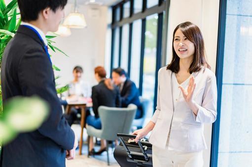 オフィスで働くビジネスパーソン レンタルオフィス,ビジネスパーソン,経営者の写真素材