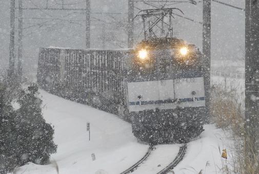 EF64 freight train Hakubi Line snow, JPG