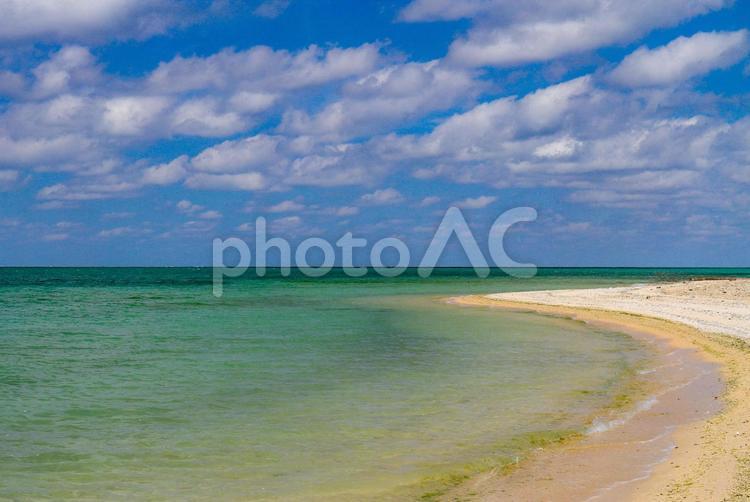 石垣島の透明な海と砂浜 石垣島,沖縄,海の写真素材