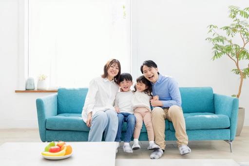 家族イメージ 家族イメージ 家族,人物,リビングの写真素材