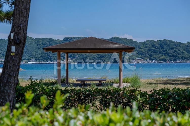 橋杭海水浴場周辺の景色 橋杭海水浴場,海,町並みの写真素材