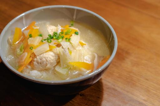 鶏団子と野菜の夕食スープ 夕食,晩ごはん,家庭料理の写真素材