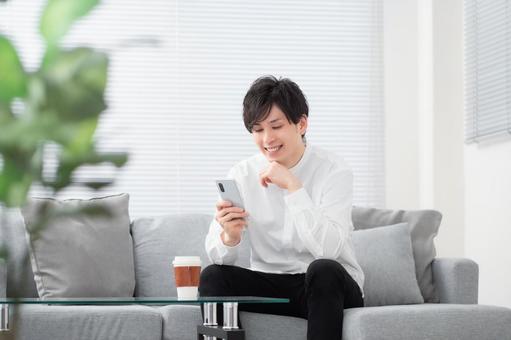 Image of a man operating a smartphone, smartphone, hombre, aplicación de actividad matrimonial, JPG