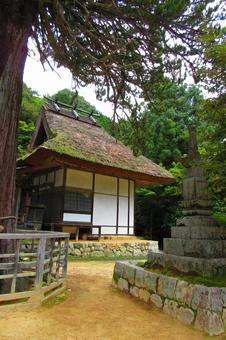 鳥取県-豊乗寺-大師堂と宝篋印塔 豊乗寺,寺,宇谷山の写真素材
