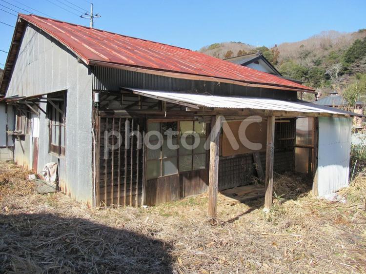 住宅地の一角にある空き家の戸建て住宅 建物,家,人家の写真素材