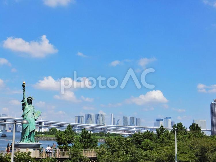 お台場の風景6 自由の女神像,レインボーブリッジ,お台場の写真素材