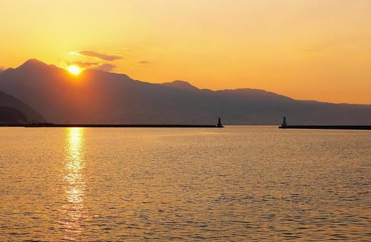 海と夕陽②(灯台) 海と夕陽②(灯台) 夕陽,海,夕方の写真素材