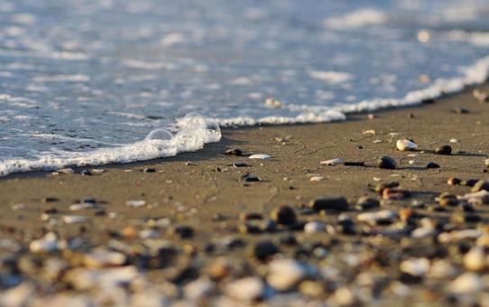 ＜千葉県＞千葉港の砂浜 砂浜,波,さざ波の写真素材