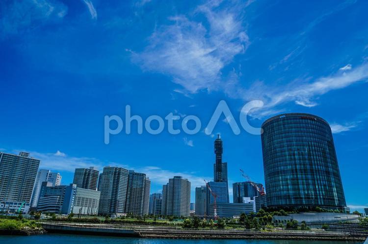 快晴の空とみなとみらいのビル群 みなとみらい,ビル,ビル群の写真素材