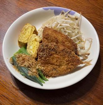 鯵フライと卵焼きとオクラともやしレンチン 鯵フライと卵焼きとオクラともやしレンチン 鯵フライ,卵焼き,オクラの写真素材