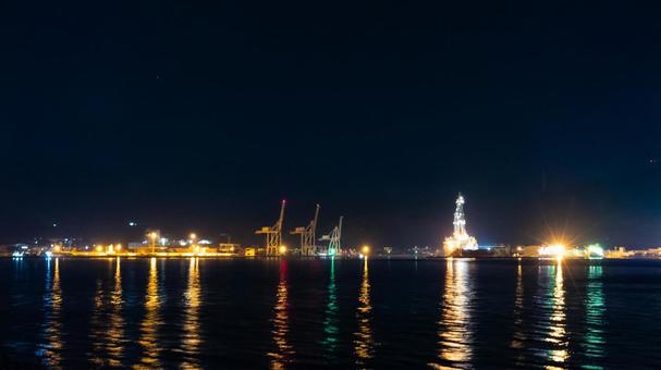 光の波が眠る港 光の波が眠る港 海,港,夜景の写真素材