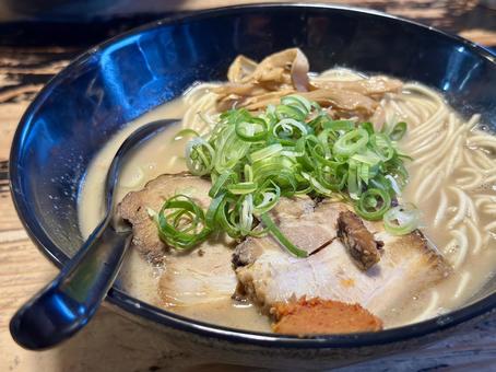 濃厚白湯スープのとんこつラーメン 濃厚白湯スープのとんこつラーメン 豚骨ラーメン,とんこつ,博多ラーメンの写真素材