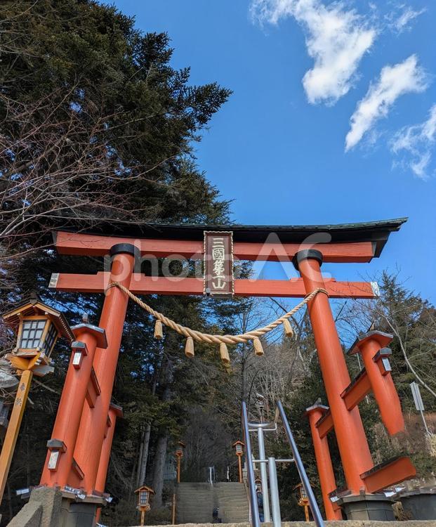 鳥居 鳥居,赤い鳥居,神社の写真素材