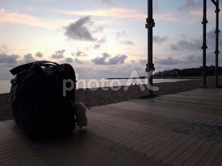 夏の忘れもの 夏,海,夕日の写真素材