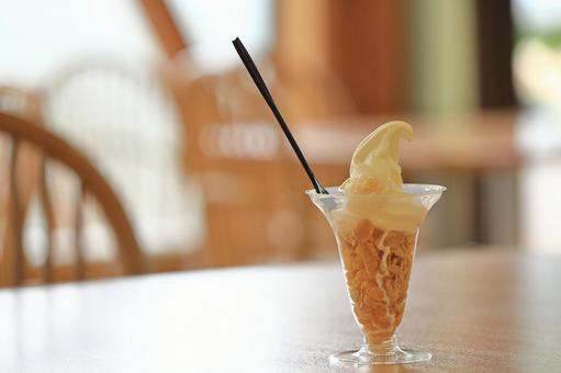 どんでん平で食べるゆり根ソフト どんでん平で食べるゆり根ソフト ソフトクリーム,デザート,アイスの写真素材