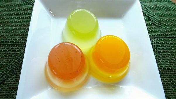 3色のフルーツゼリーB 3色のフルーツゼリーB ゼリー,甘酸っぱい,マンゴー味の写真素材