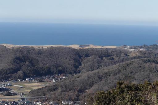 久松山の頂上から眺める冬の鳥取砂丘 鳥取砂丘,砂丘,空の写真素材