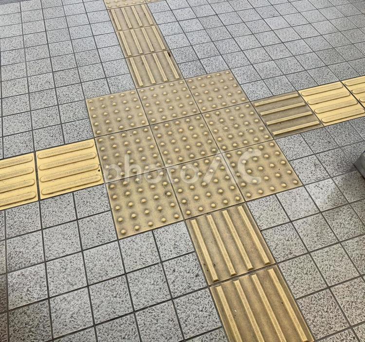 戸畑駅の点字ブロック 戸畑,海,北九州の写真素材