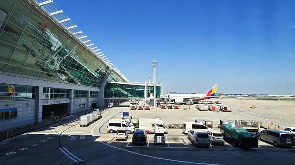 仁川国際空港の飛行機と駐機場 仁川国際空港,空港,飛行機の写真素材