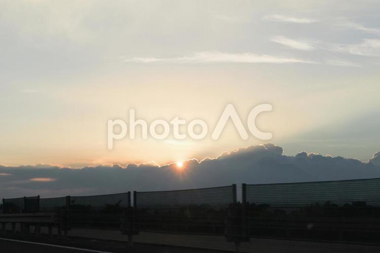 夕暮れ 太陽,日暮れ,日が沈むの写真素材