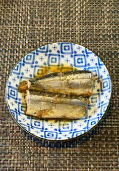 秋の味覚と言えばサンマ!生姜煮です(縦) 秋の味覚と言えばサンマ!生姜煮です(縦) サンマ,魚,煮魚の写真素材