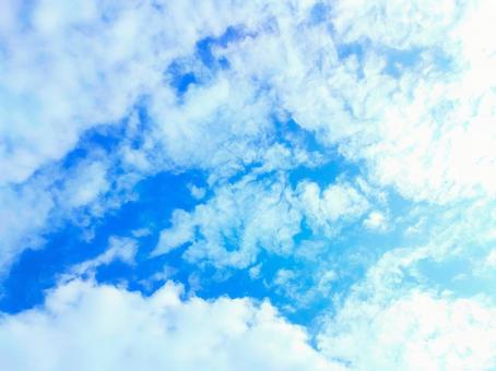 青空と雲と日差し 青空と雲と日差しの写真