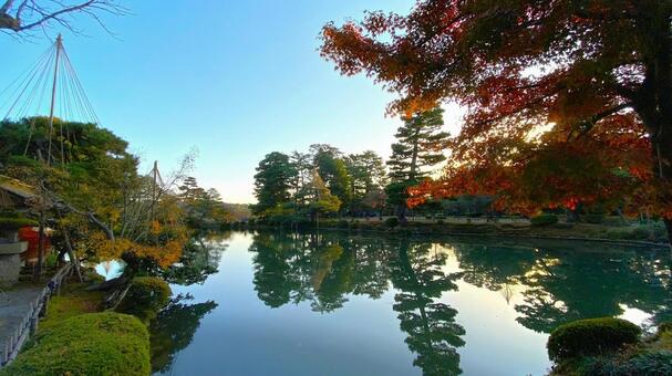 晩秋・早朝の兼六園 兼六園,金沢,石川の写真素材