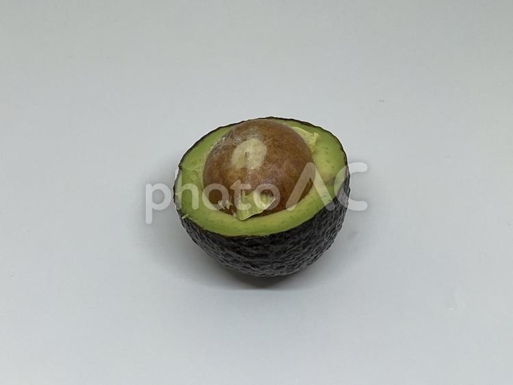 半分に切ったアボカド 果物,フルーツ,食材の写真素材